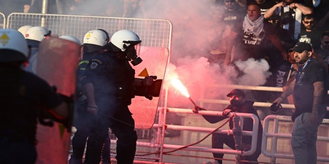 Τελικός Κυπέλλου Ελλάδας: 17 συλλήψεις μετά τις εικόνες ντροπής - Τον γύρο του διαδικτύου κάνουν οι συμπλοκές σώμα με σώμα στο γήπεδο (photos)