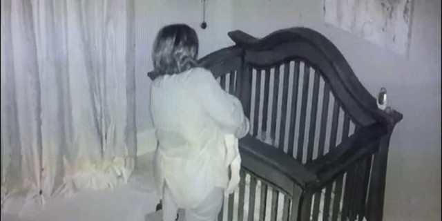 Γιαγιά πάει στην κούνια να δει το μωρό που κοιμάται - Αυτό που κατέγραψε η κρυφή κάμερα δεν περιγράφεται!
