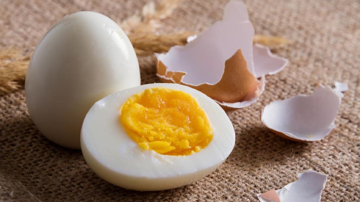 Εσύ το ήξερες; Αυτός είναι ο σωστός τρόπος για να καθαρίσεις τα βραστά αυγά  - Σπίτι - Athens magazine