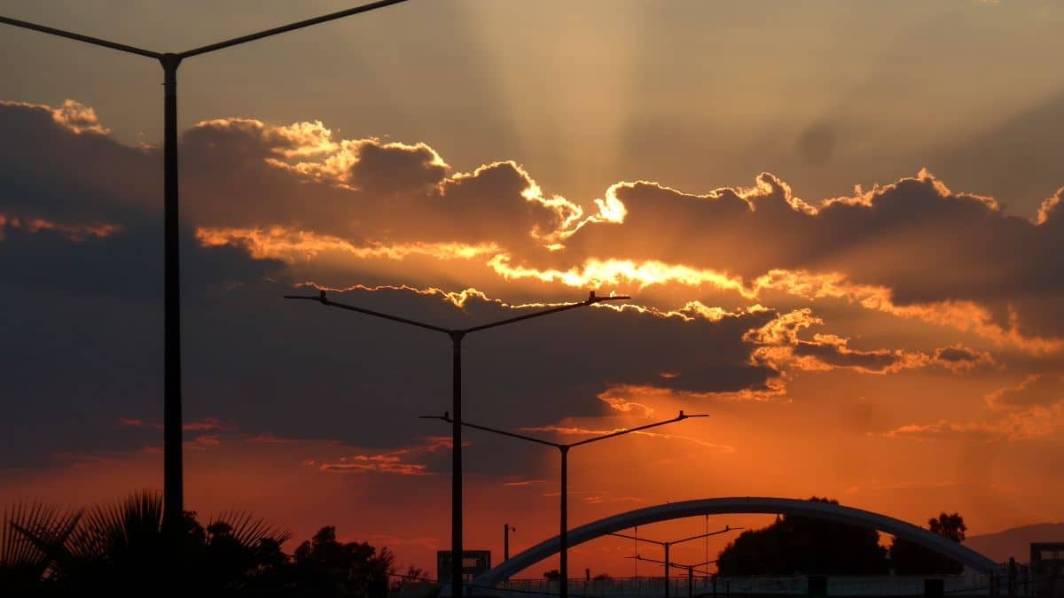 Η φωτογραφία της ημέρας: Ένα υπέροχο ηλιοβασίλεμα στον Αττικό Ουρανό!