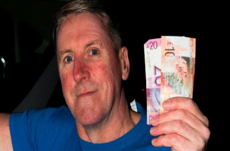 50χρονος πήγε να σηκώσει λεφτά από το ΑΤΜ