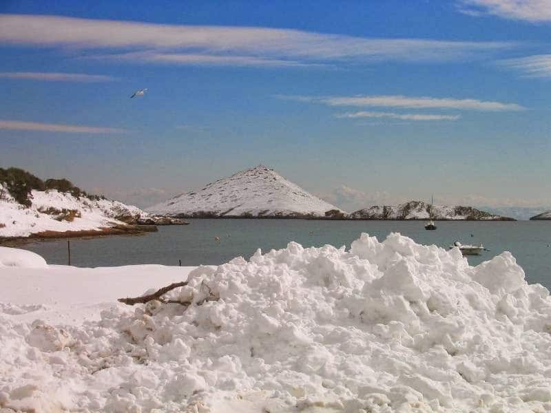 Έρχεται χιονιάς ανάλογος του 2002: Είχε στρώσει 1 μέτρο χιόνια ακόμα και σε παραθαλάσσιες περιοχές!