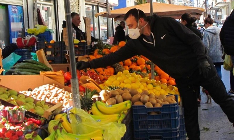 Ξεκινούν τα εμπορικά είδη στις λαϊκές αγορές.