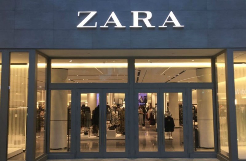 Online ξεπούλημα στα ZARA: Η μπλούζα που θα λατρέψετε και κοστίζει κάτω από 10 ευρώ