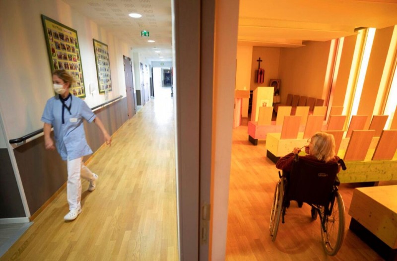 Γαλλία: Δεν άφησε τίποτα ο κορωνοϊός - Σε αποπνικτική κατάσταση βρίσκεται ένα γηροκομείο