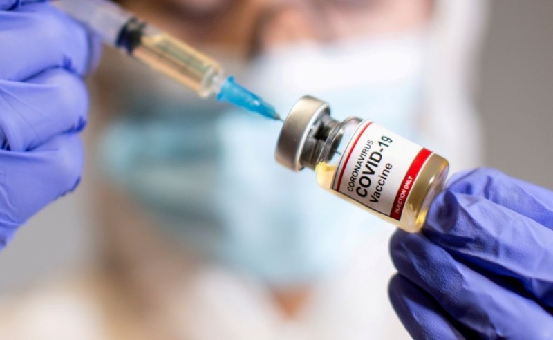 Στην Ινδία αναμένεται να εγκριθεί το εμβόλιο της AstraZeneca.