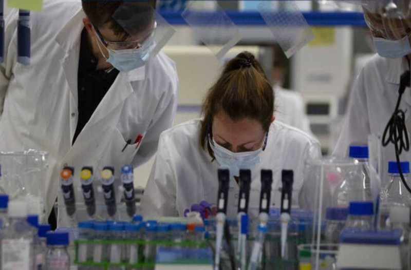 Κορωνοϊός: Ολοταχώς για άλλα 100 εκατ. δόσεις του εμβολίου της Pfizer η ΕΕ