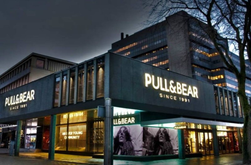 Απίστευτες προσφορές από τα Pull and Bear - Το πουκάμισο των ονείρων σας που κοστίζει κάτω από 15 ευρώ