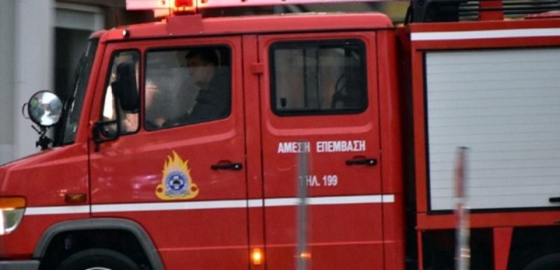 Στη Θεσσαλονίκη δύο αυτοκίνητα τυλίχτηκαν στις φλόγες τα ξημερώματα.