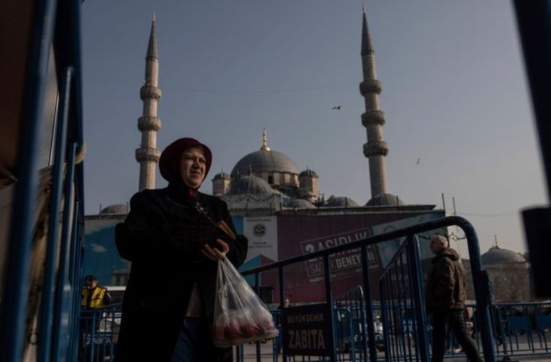 Σε τραγική κατάσταση οι Τούρκοι, «στοκάρουν» ρύζι και μακαρόνια λόγω πληθωρισμού