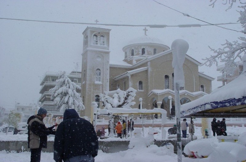 Ο ιστορικός χιονιάς του 2002 που 'έθαψε' στο χιόνι μέχρι και παραθαλάσσιες περιοχές της Αθήνας! (photos)