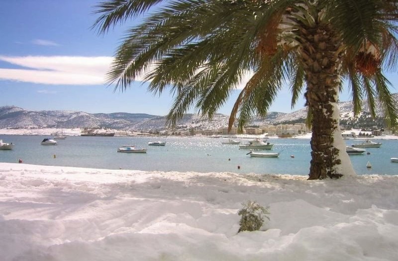 Ο ιστορικός χιονιάς του 2002 που 'έθαψε' στο χιόνι μέχρι και παραθαλάσσιες περιοχές της Αθήνας! (photos)