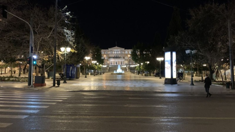 Συνεχίζεται η απαγόρευση κυκλοφορίας.