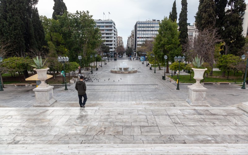 Lockdown με τρία μέτρα στο τραπέζι