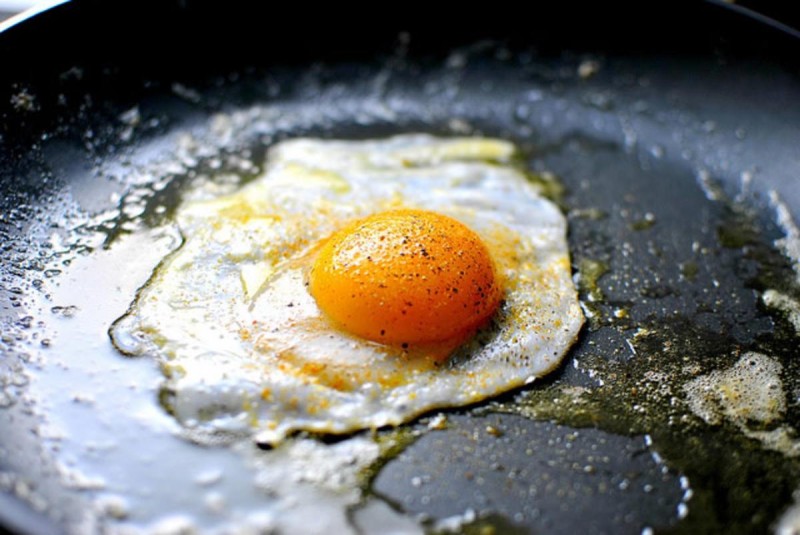 Αυτό είναι το μυστικό για τα καλά τηγανιτά αυγά.