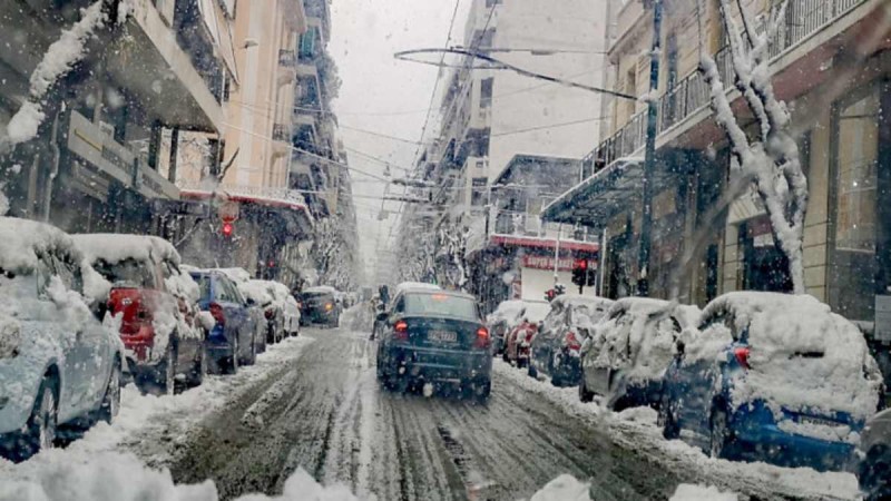 Μάχη για να ηλεκτροδοτηθούν και τα τελευταία 10.000 νοικοκυριά σε Αττική