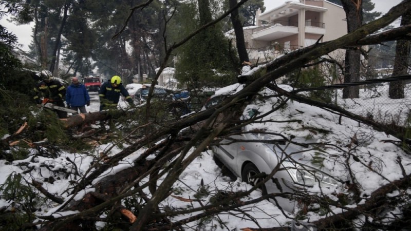 Επιχείρηση απεγκλωβισμού στη Δροσιά