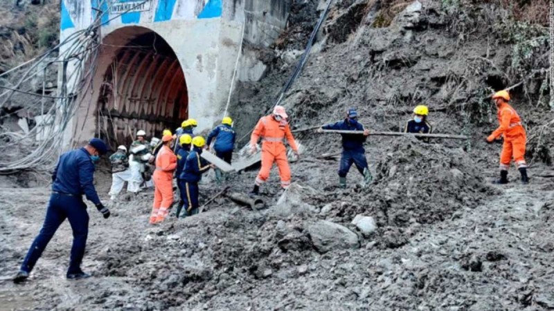 Συναγερμός στο Ιμαλάια: Αρκετοί είναι οι εγκλωβισμένοι αγνοούμενοι μετά την κατάρρευση τμήματος παγετώνα