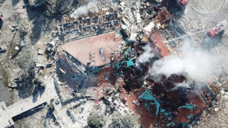 Καστοριά: Το βίντεο από ψηλά που δείχνει το μέγεθος της απόλυτης καταστροφής στο ξενοδοχείο που γκρεμίστηκε!