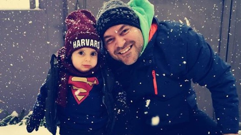 Παναγιώτης Ραφαήλ: Για πρώτη φορά περπάτησε στο χιόνι - Το συγκινητικό μήνυμα των γονιών του (photo)