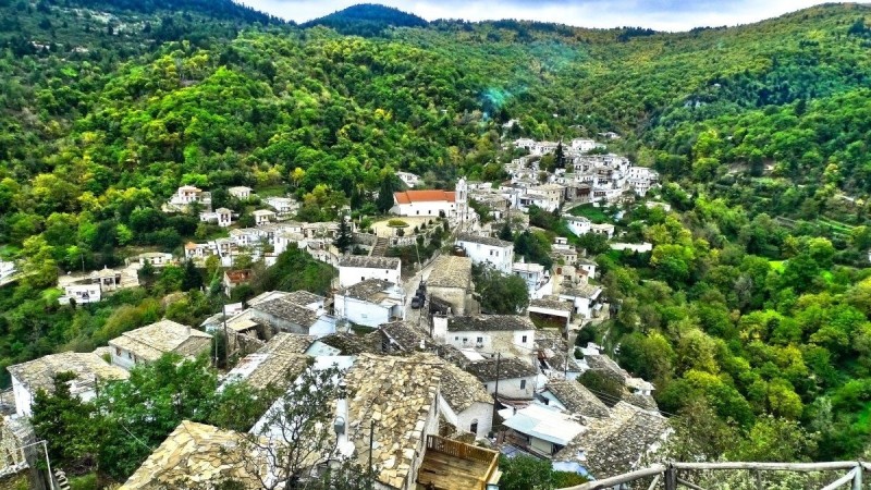 Πλάτανος Κυνουρίας: Το πανέμορφο χωριό του Πάρνωνα ανάμεσα σε καταρράκτες και πλούσια βλάστηση