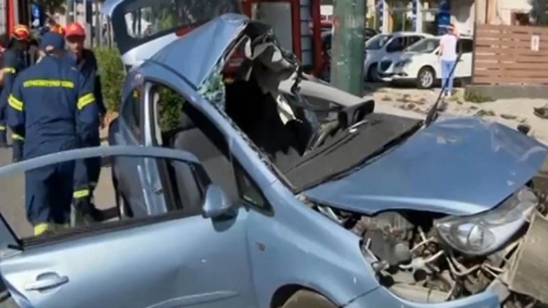 Λεωφόρος Συγγρού: Οδηγός έπεσε με το αυτοκίνητό του από γέφυρα και δεν έπαθε τίποτα!