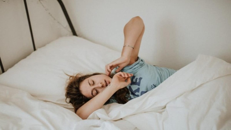 Τι συμβαίνει στο σώμα σου αν κοιμάσαι από τις 10 το βράδυ;