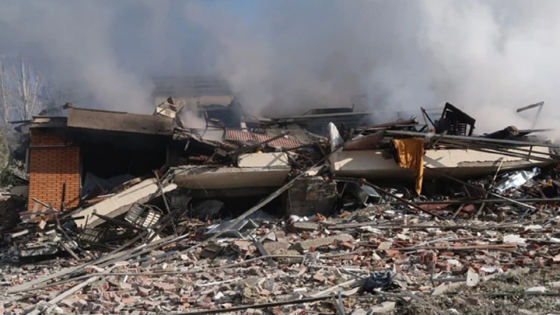 Έκρηξη σε ξενοδοχείο: Εικόνες βομβαρδισμένου τοπίου στην Καστοριά