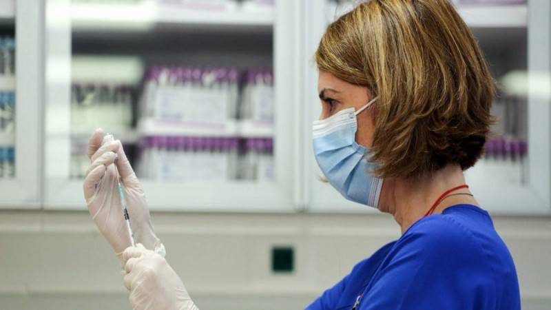 Κορωνοϊός: Νέες οδηγίες από τον ΕΟΔΥ για την καραντίνα και για όσους έχουν εμβολιαστεί