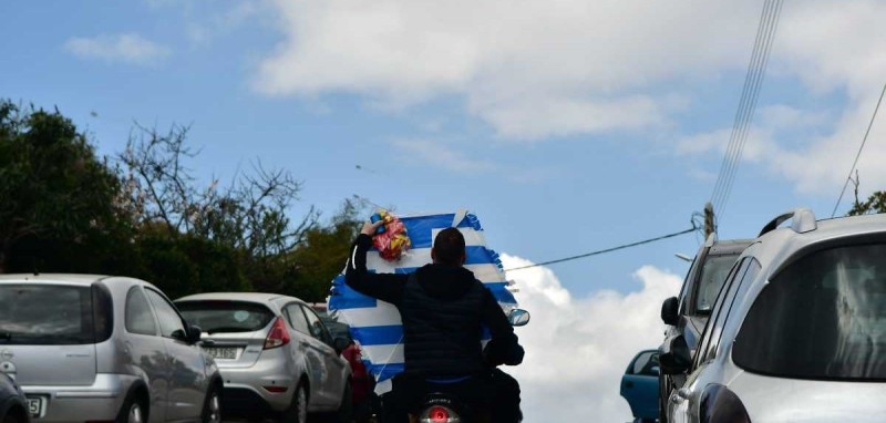 Για να πετάξουν χαρταετό βγήκαν.