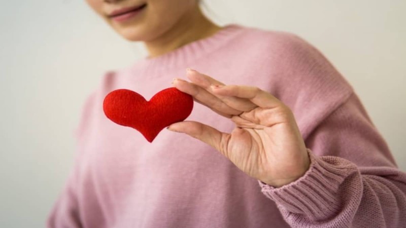 Πέντε συνήθειες που βλάπτουν σοβαρά την καρδιά σου χωρίς να το ξέρεις