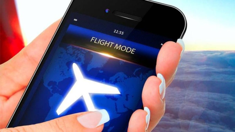 Απίστευτο: Αυτό θα συμβεί αν δεν κλείσουμε το κινητό μας ενώ πετάμε με αεροπλάνο (Video)