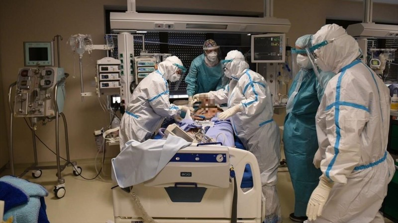 Κορωνοϊός: Δύσκολη η κατάσταση στα νοσοκομεία - Ετοιμάζεται επιστράτευση ιατρών