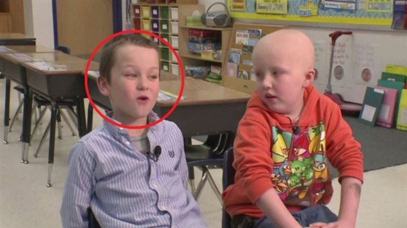 Απίστευτο: Δείτε τι έκανε ένας μαθητής πρώτης τάξης όταν έμαθε ότι ο φίλος του έχει καρκίνο! (Video)