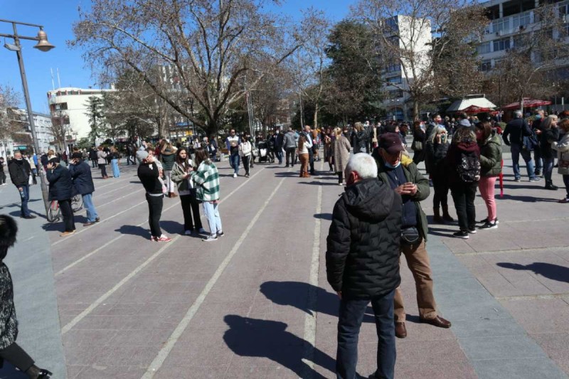 Πανικός στους δρόμους.