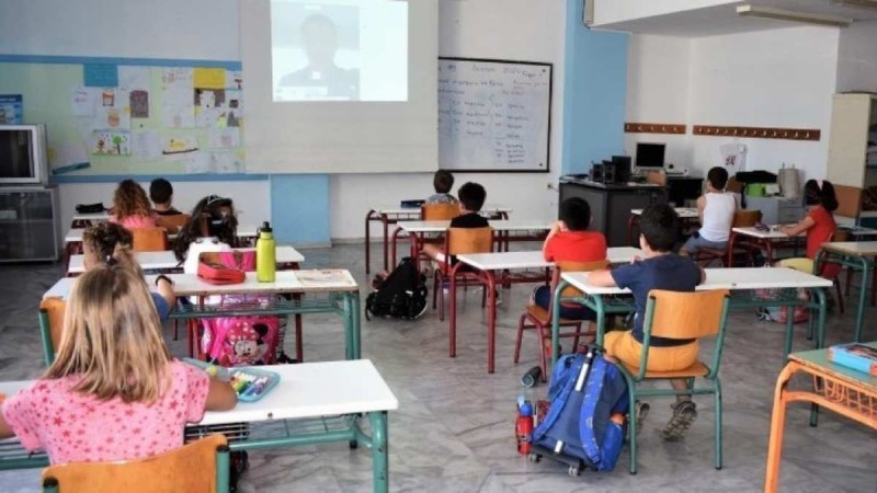 Άνοιγμα δημοτικών και γυμνασίων στις 10 Μαΐου εισηγείται το υπ. Παιδείας