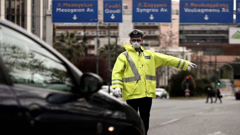 Κορωνοϊός: Συνεδριάζουν οι λοιμωξιολόγοι για SMS και διαδημοτικές μετακινήσεις