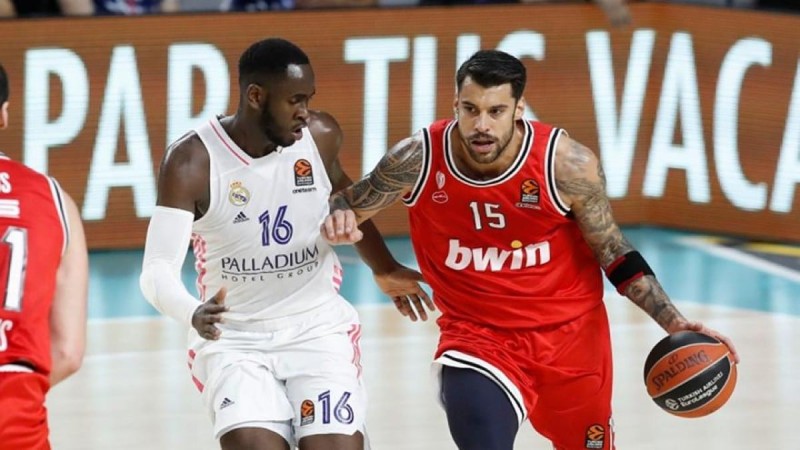 Euroleague: Πάλεψε αλλά «παραδόθηκε» στη Ρεάλ ο Ολυμπιακός (Video)