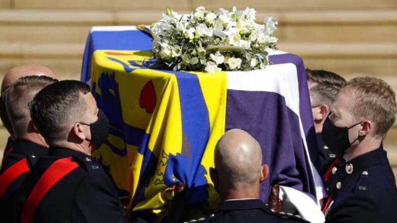 Κηδεία πρίγκιπα Φιλίππου: Το ελληνικό στοιχείο πάνω στην σημαία του φέρετρου του