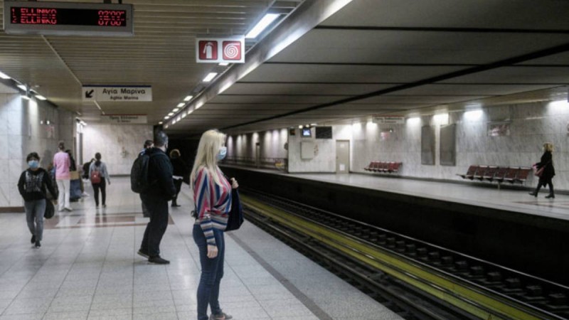 Συναγερμός: Γυναίκα έπεσε στις γραμμές του Μετρό!