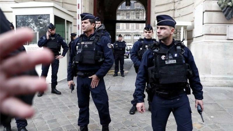 Συναγερμός στη Γαλλία: Πυροβολισμοί στο Παρίσι και τραυματισμός μιας 10χρονης