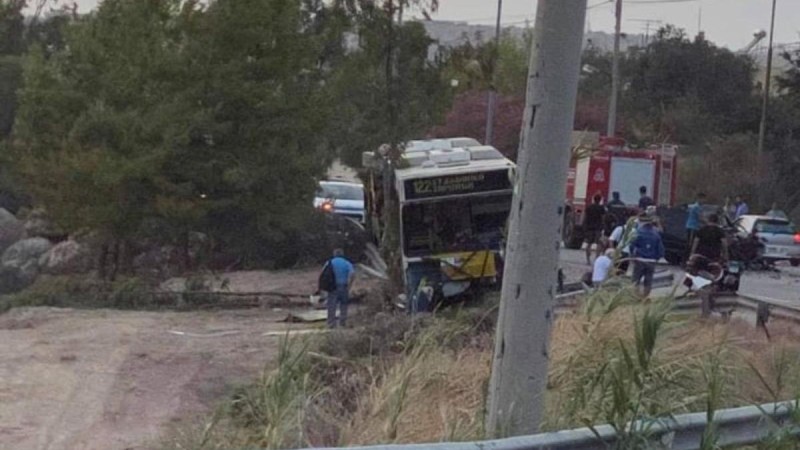 Τροχαίο στο Περιστέρι: ΙΧ συγκρούστηκε με λεωφορείο