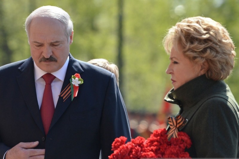 Είναι παντρεμένος με την Galina Lukashenko, με την οποία απέκτησε δυο γιους τον Viktor και τον Dmitry