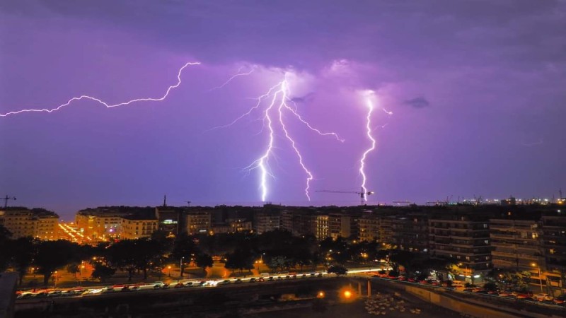 Εντυπωσιακό θέαμα - Εκατοντάδες κεραυνοί έπεσαν χθες στη Θεσσαλονίκη