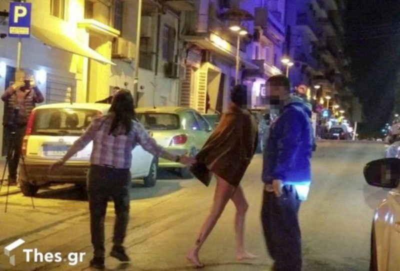 Γυναίκα βγήκε γυμνή σε κεντρικό δρόμο της Θεσσαλονίκης