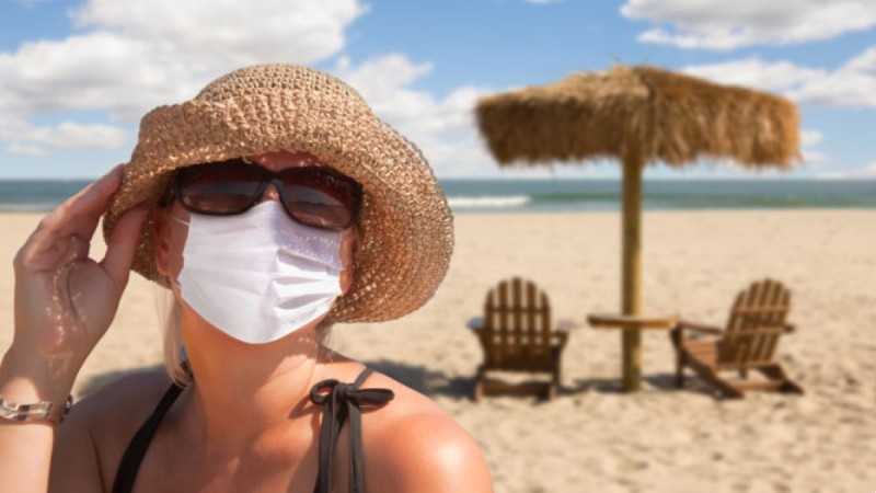«Μάσκα στην παραλία» με 40 βαθμούς Κελσίου ζητούν οι ειδικοί! Οι 3 προϋποθέσεις για να τις βγάλουμε (Video)