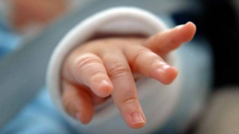 Σοκ στην Εύβοια: Νεκρό μωράκι 8 μηνών - Έπεσε από το κρεβατάκι του την ώρα που κοιμόταν
