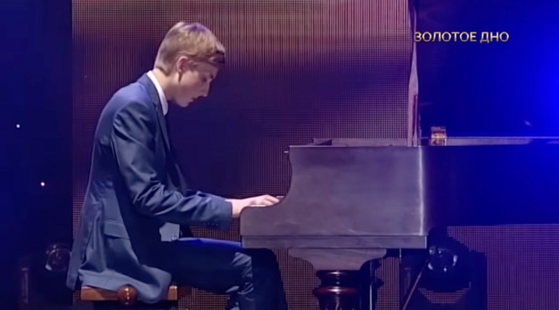 Ο Λουκασένκο βλέποντας τον μικρό του γιο να παίζει πιάνο