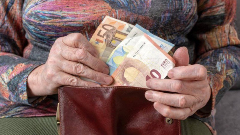 Αναδρομικά συνταξιούχων 2021: 330.000 θα πάνε ταμείο για 10.000 ευρώ
