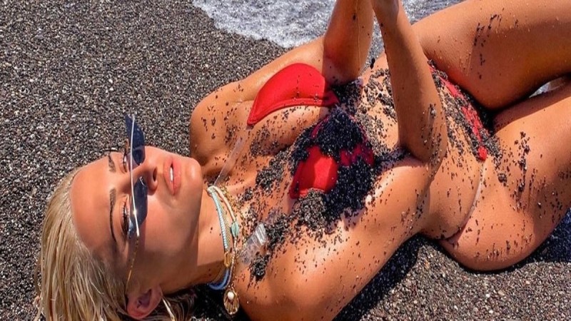 Ιωάννα Τούνη: «Έπιασε τον Μάη» στην παραλία και «γονάτισε» το Instagram (photo)